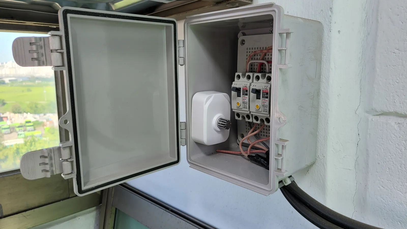 Detecting temperature rise in small switchboards